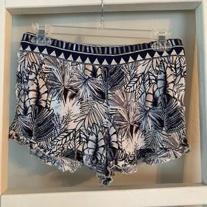 Floral elastic waist shorts